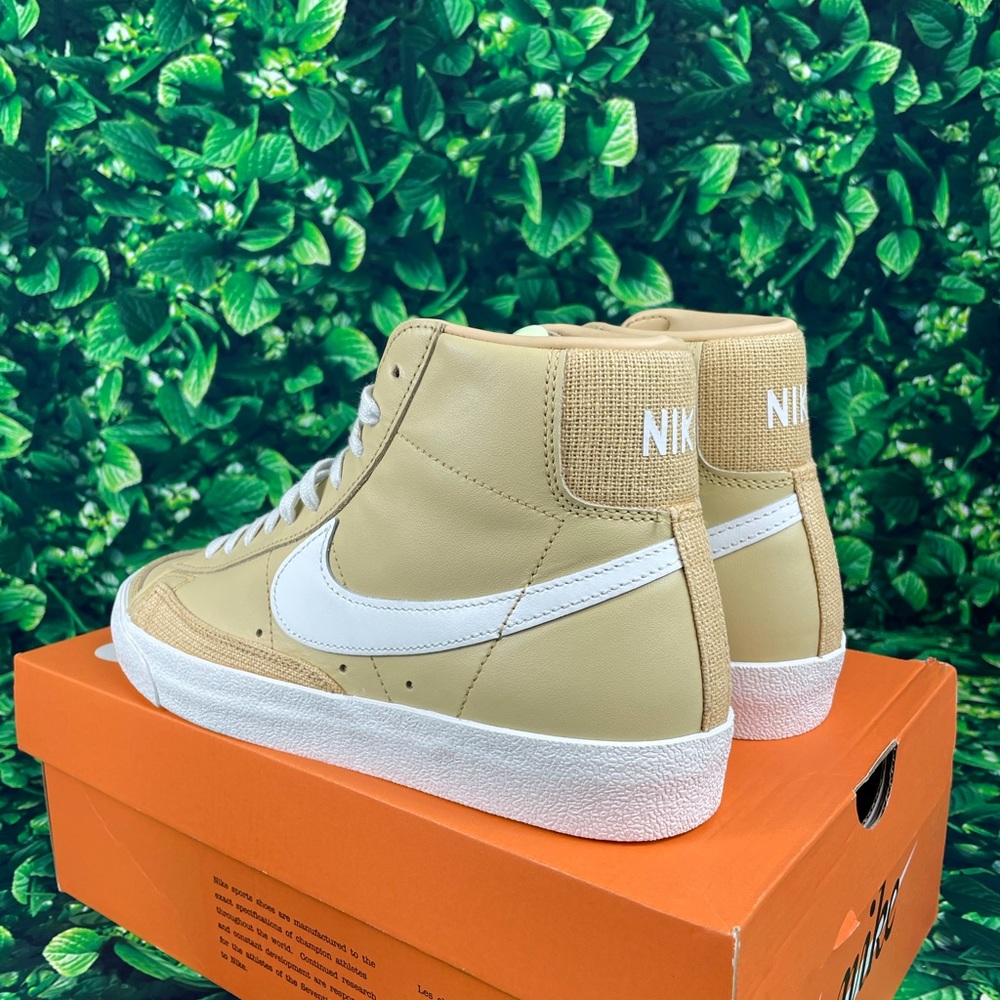 Nike Blazer Mid '77 Women's  |DD9679-200 - Picture 3 of 8